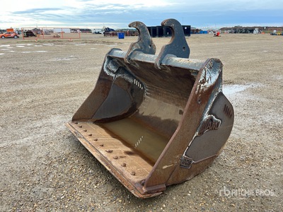 Hyundai 66 in Q/C Cleanup Excavator Bucket - Fits 250 series