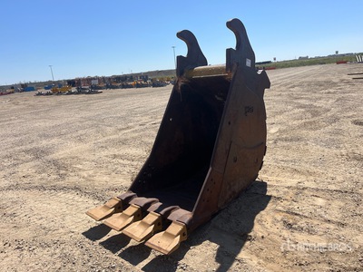 WBM 36 in Q/C Digging Excavator Bucket - Fits 400 Series