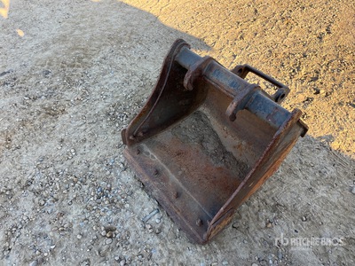Bobcat 24 in Q/C Cleanup Excavator Bucket