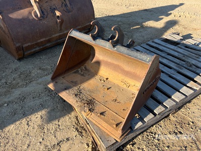 Viking West DH30 36 in Q/C Cleanup Excavator Bucket
