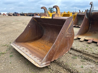Brandt 66 in Q/C Cleanup Excavator Bucket - Fits John Deere 250G / 290G
