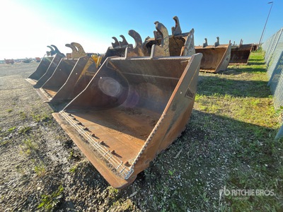 Brandt 72 in Q/C Cleanup Excavator Bucket - Fits John Deere 350G