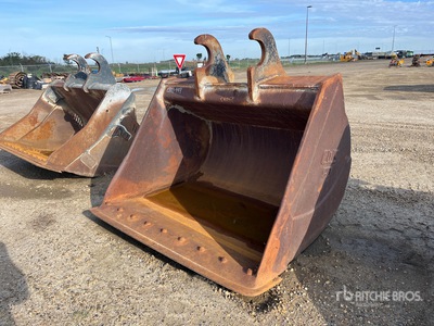 CWS 72 in Q/C Cleanup Excavator Bucket - Fits Hitachi ZX350