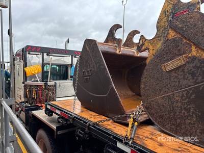 CWS 72 in Q/C Cleanup Excavator Bucket - Fits Hitachi ZX350