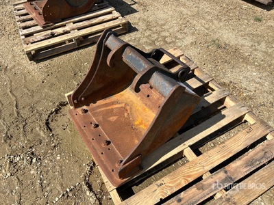 Bobcat 24 in Cleanup Excavator Bucket