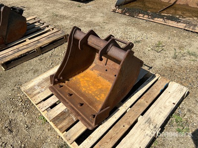 Bobcat 24 in Cleanup Excavator Bucket