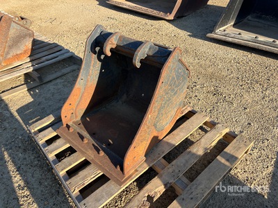 Bobcat 24 in Q/C Cleanup Excavator Bucket
