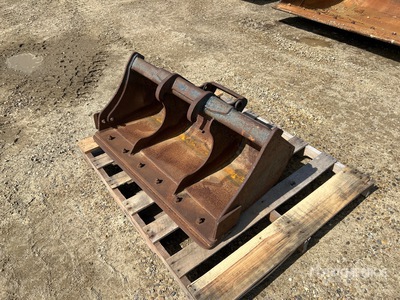 Bobcat 39 in Cleanup Excavator Bucket