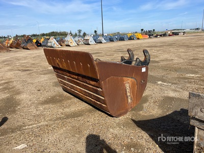 Brandt 72 in Q/C Hydraulic Tilting Excavator Bucket - Fits 300 Series