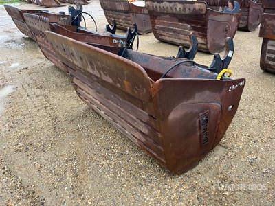 Brandt 71 in Q/C Hydraulic Tilting Excavator Bucket - Fits 300 Series