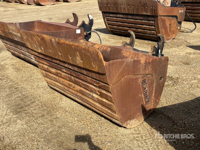 Brandt 66 in Q/C Hydraulic Tilting Excavator Bucket - Fits 250 Series