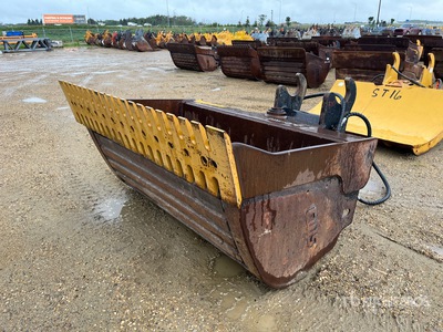 CWS 84 in Q/C Hydraulic Tilting Excavator Bucket - Fits 400 Series