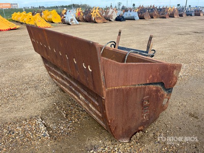 CWS 66 in Q/C Hydraulic Tilting Excavator Bucket - Fits 250 Series