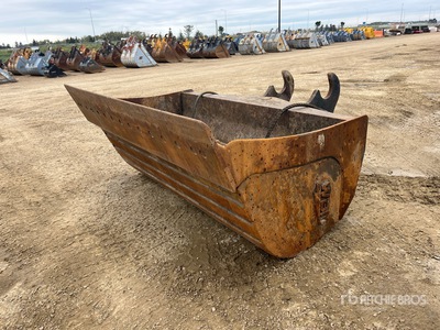 WBM 84 in Q/C Hydraulic Tilting Excavator Bucket - Fits 300 series