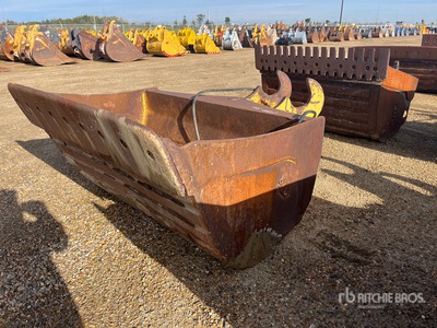 WBM 72 in Q/C Hydraulic Tilting Excavator Bucket - Fits 300 Series
