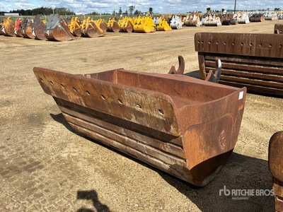 WBM 72 in Q/C Hydraulic Tilting Excavator Bucket - Fits 300 Series