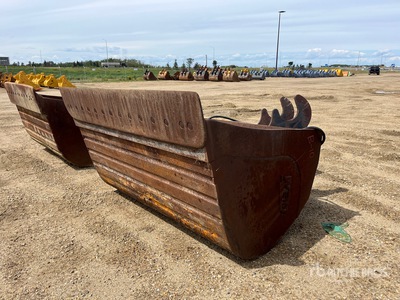 WBM 84 in Q/C Hydraulic Tilting Excavator Bucket - Fits 400 Series