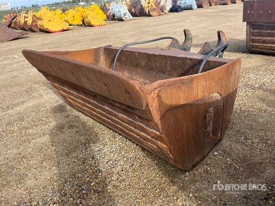 WBM 72 in Q/C Hydraulic Tilting Excavator Bucket - Fits 250 Series