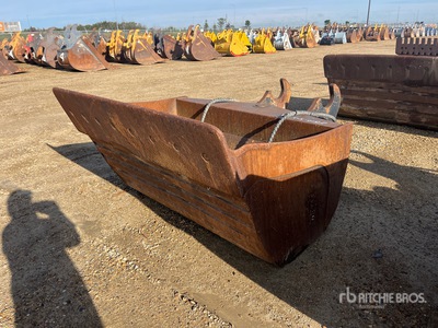WBM 66 in Q/C Hydraulic Tilting Excavator Bucket - Fits 250 Series