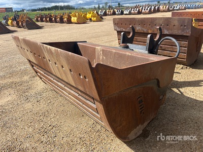 CWS 84 in Q/C Hydraulic Tilting Excavator Bucket - Fits 400 series