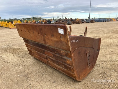 Brandt 72 in Q/C Hydraulic Tilting Excavator Bucket - Fits 300 Series