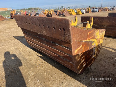 WBM 84 in Q/C Hydraulic Tilting Excavator Bucket - Fits John Deere 470G