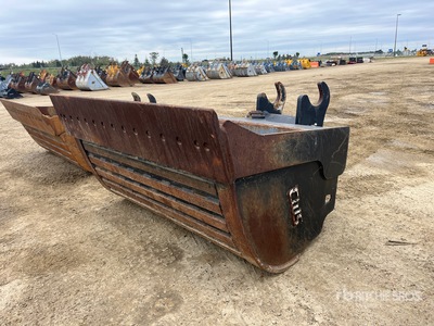 CWS 84 in Q/C Hydraulic Tilting Excavator Bucket - Fits 400 Series