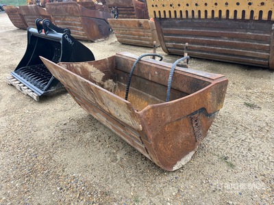 Accurate 56 in Q/C Hydraulic Tilting Excavator Bucket - Fits 120 Series
