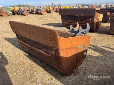 CWS 66 in Q/C Hydraulic Tilting Excavator Bucket - Fits 250 Series