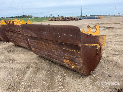 WBM 84 in Q/C Hydraulic Tilting Excavator Bucket - Fits John Deere 470G