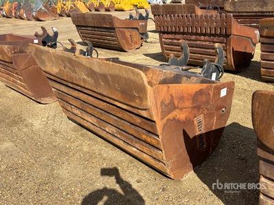 Brandt 72 in Q/C Hydraulic Tilting Excavator Bucket - Fits John Deere 350G
