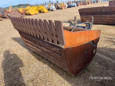 CWS 66 in Q/C Hydraulic Tilting Excavator Bucket - Fits 250 Series