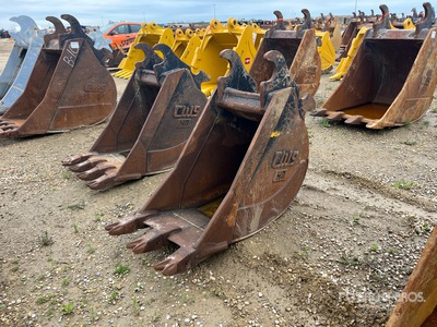CWS 24 in Q/C Digging Excavator Bucket - Fits 120 Series