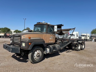 1993 Mack RD690S 6x4 Roll-Off Truck