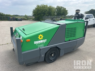 2018 Tennant 800LPG Self-Propelled Broom