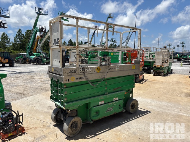 ELEVADOR TIJERA 2014 JLG 2630ES