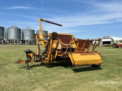 Haybuster 256 6 ft x 3 ft Hydraulic Bale Processor