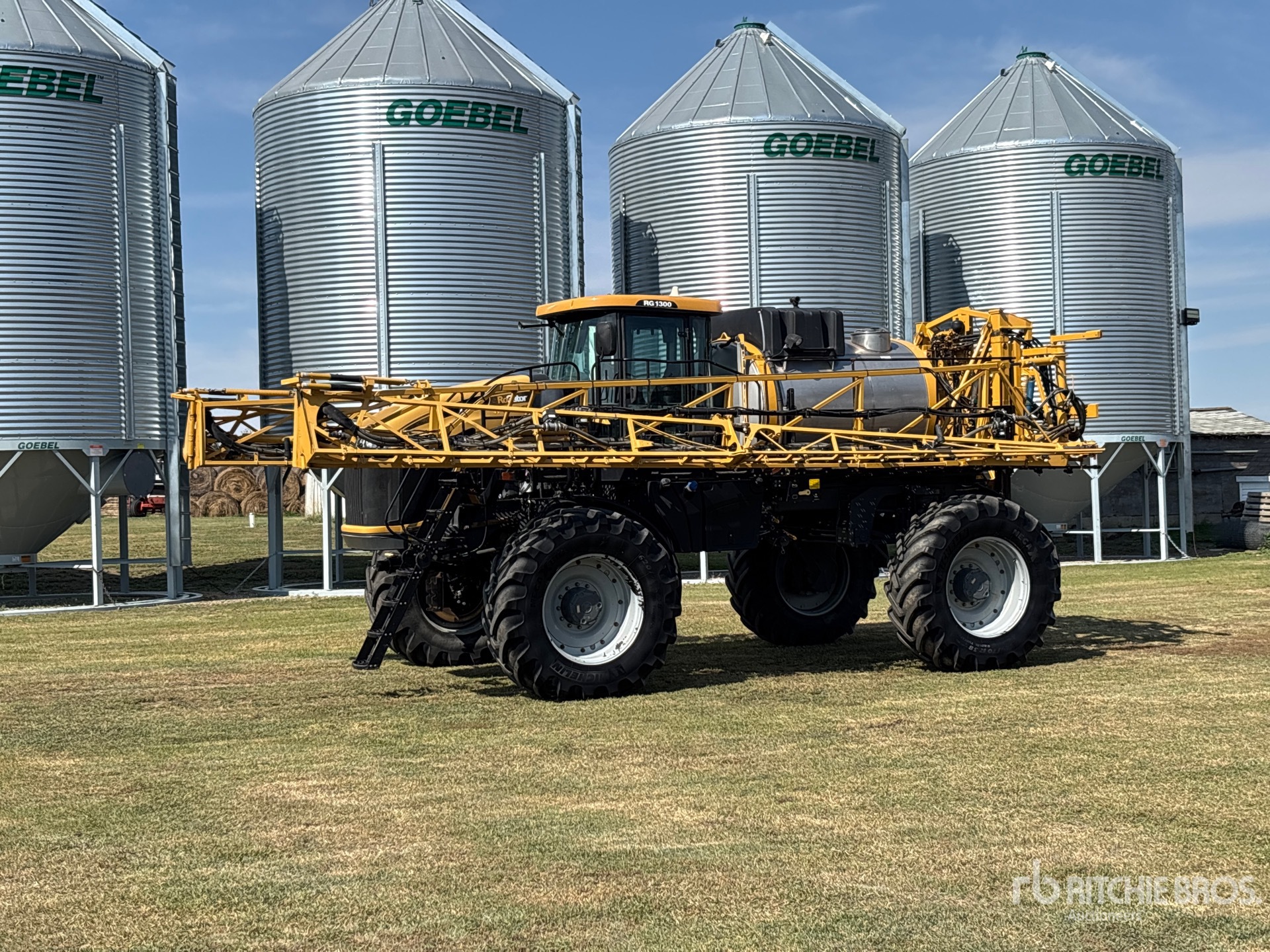 2012 Rogator RG1300 120 ft 4x4 High Clearance Opryskiwacz samojezdny