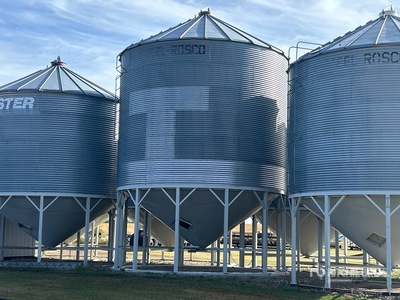 Westeel-Rosco +/- 4400 bu 6 Ring Hopper Grain Bin