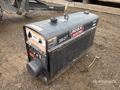 Lincoln SAE300 300 A Skid-Mounted MIG Engine Driven Welder