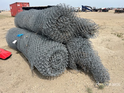 Quantity of (4) 8 ft Chain Link Staccionata