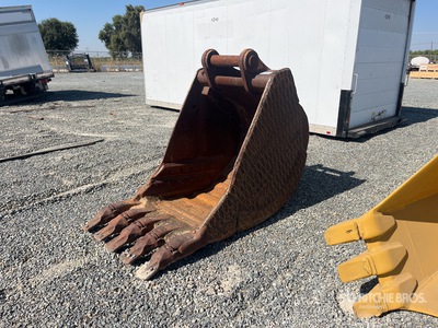 39 in Digging Excavator Bucket