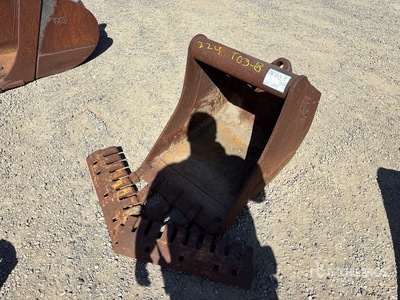 Wain-Roy 24 in Excavator Bucket