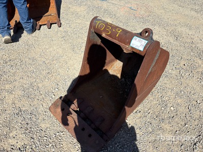 Wain-Roy 24 in Excavator Bucket