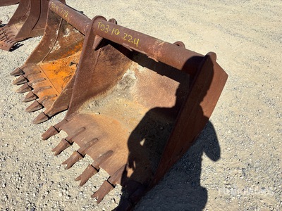 Wain-Roy 36 in Excavator Bucket