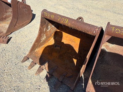 Wain-Roy 36 in Excavator Bucket