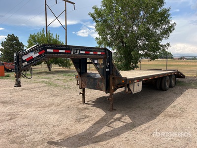 2015 PJ Trailers 25 ft T/A Gooseneck Remolque Portamaquinaria
