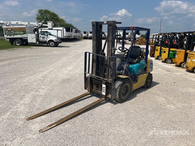 Komatsu FG25T 4650 lb Pneumatic Tire Forklift