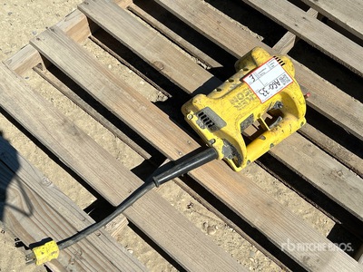 2016 Wacker Neuson M2500 هزاز الخرسانة