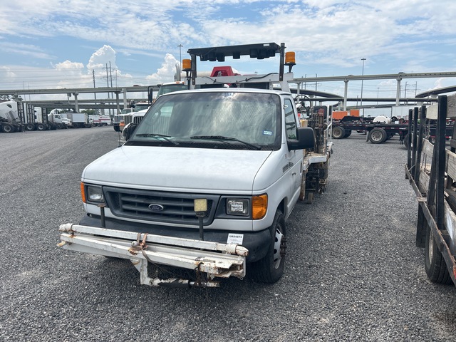 2006 Ford E-350 4x2 Paint Striping Truck
